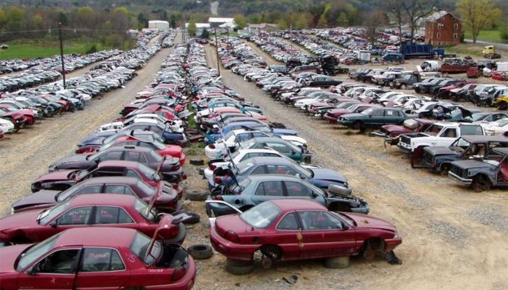 Demolire un’auto: cosa fare e come comportarsi - Foto 6 di 11