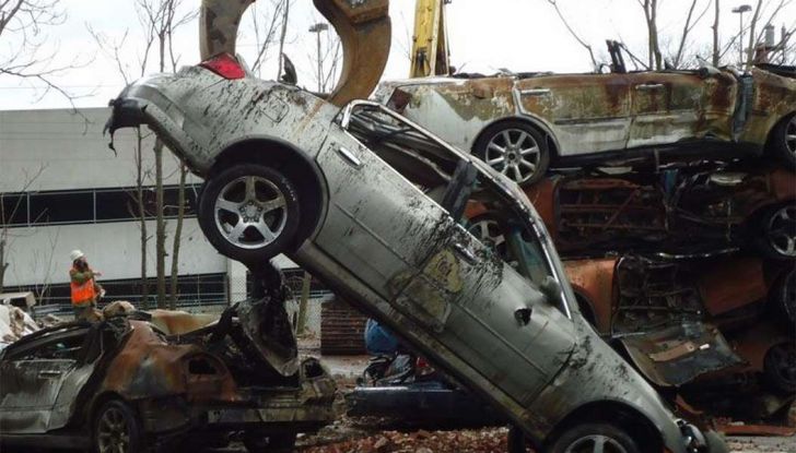 Demolire un’auto: cosa fare e come comportarsi - Foto 2 di 11