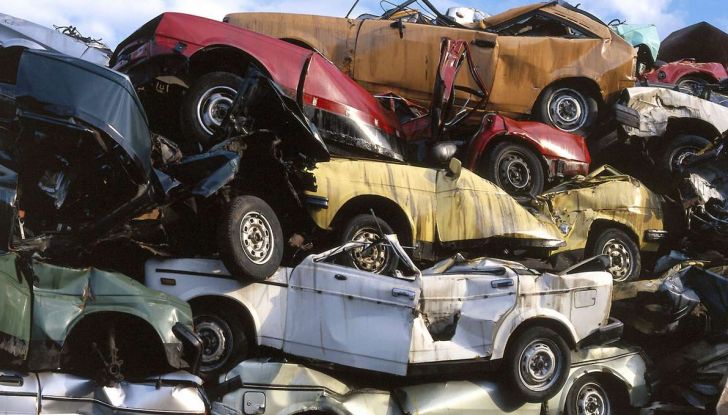 Demolire un’auto: cosa fare e come comportarsi - Foto 1 di 11