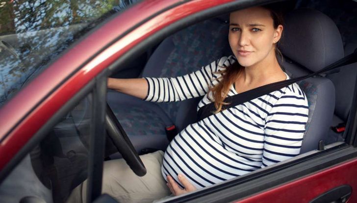 Donne incinte al volante: normativa e consigli - Foto 3 di 10