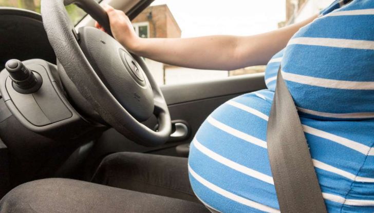 Donne incinte al volante: normativa e consigli - Foto 8 di 10