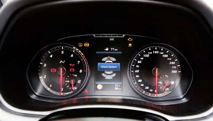 Hyundai i30 N, compatta sportiva da 275 cavalli - Foto 11 di 17