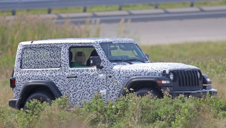 Jeep Wrangler, la nuova generazione sorpresa durante i collaudi - Foto 2 di 21
