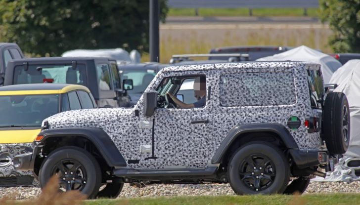 Jeep Wrangler, la nuova generazione sorpresa durante i collaudi - Foto 11 di 21