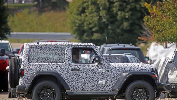 Jeep Wrangler, la nuova generazione sorpresa durante i collaudi - Foto 13 di 21