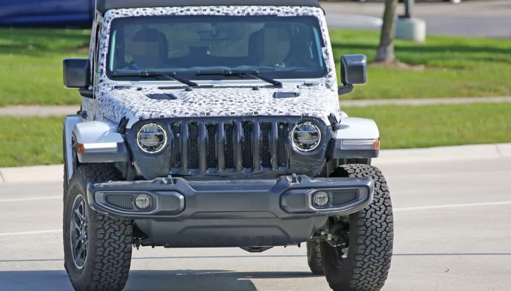 Jeep Wrangler, la nuova generazione sorpresa durante i collaudi - Foto 16 di 21