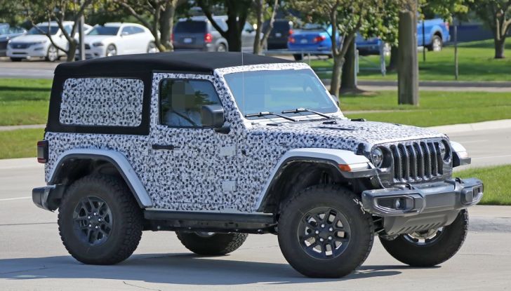 Jeep Wrangler, la nuova generazione sorpresa durante i collaudi - Foto 19 di 21