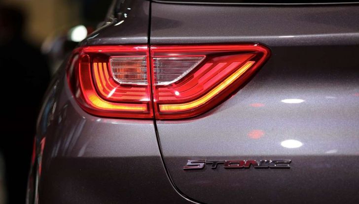 Kia Stonic, dettagli del SUV compatto coreano - Foto 5 di 19