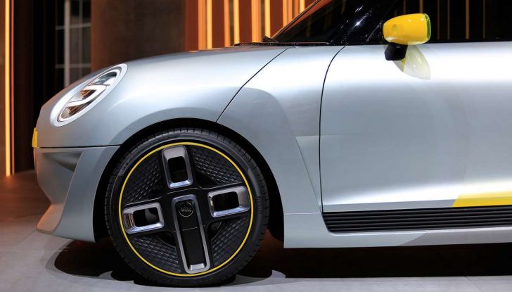 MINI Electric Concept per anticipare il 2019 al Salone di Francoforte - Foto 7 di 24