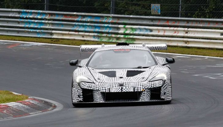 La pazza idea di McLaren: una supercar alimentata con carburante sintetico - Foto 6 di 16