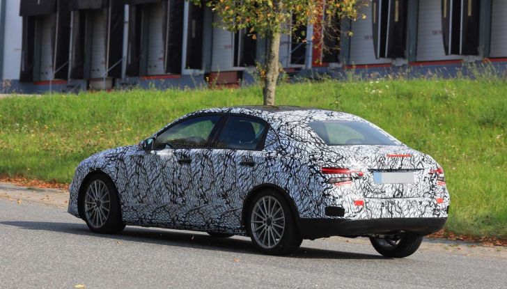 Mercedes Classe A Sedan, prima prova della tre volumi tedesca - Foto 14 di 17