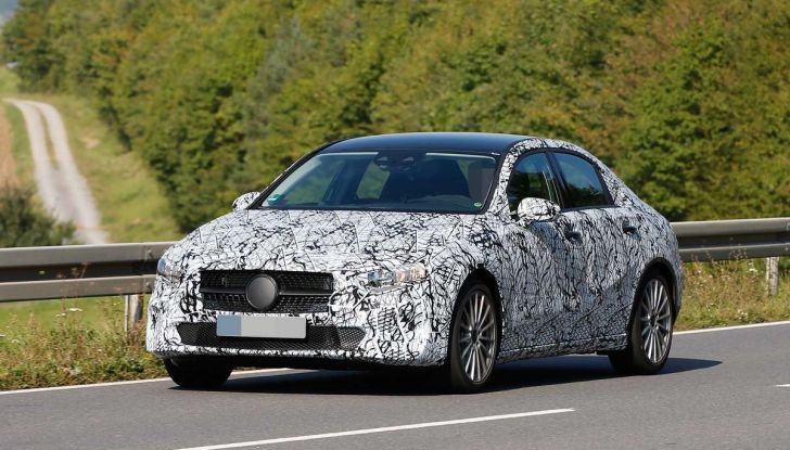 Mercedes Classe A Sedan, prima prova della tre volumi tedesca - Foto 17 di 17