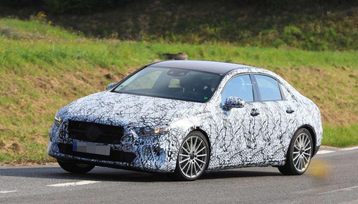 Mercedes Classe A Sedan, prima prova della tre volumi tedesca - Foto 11 di 17