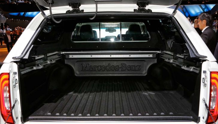 Mercedes Classe X, dettagli e informazioni del nuovo pick-up tedesco - Foto 11 di 21