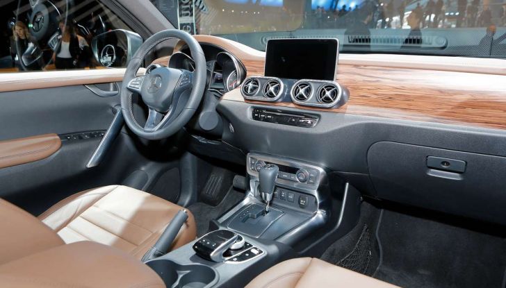 Mercedes Classe X, dettagli e informazioni del nuovo pick-up tedesco - Foto 16 di 21