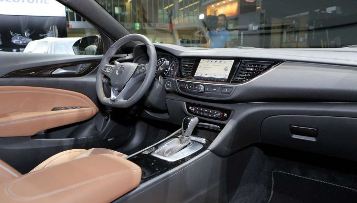 Opel Insignia Country Tourer, la versione per tutti i terreni - Foto 7 di 13