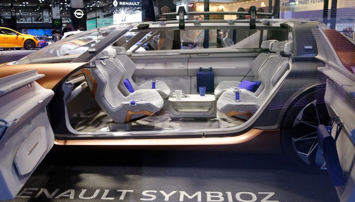 Renault Symbioz, concept per la mobilità del futuro - Foto 7 di 13
