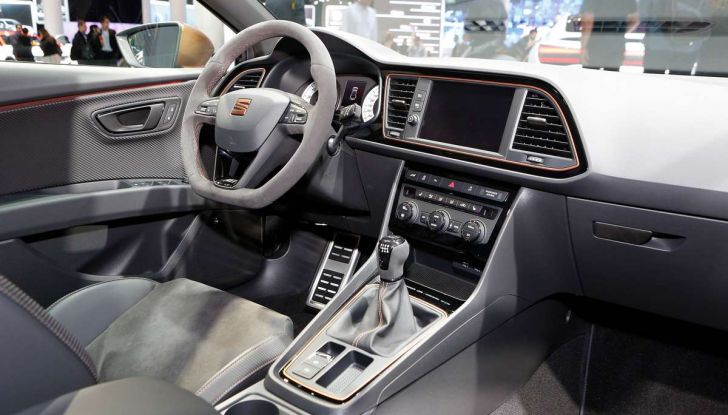 SEAT Leon Cupra R da 310CV: trionfo di rame e carbonio - Foto 9 di 10