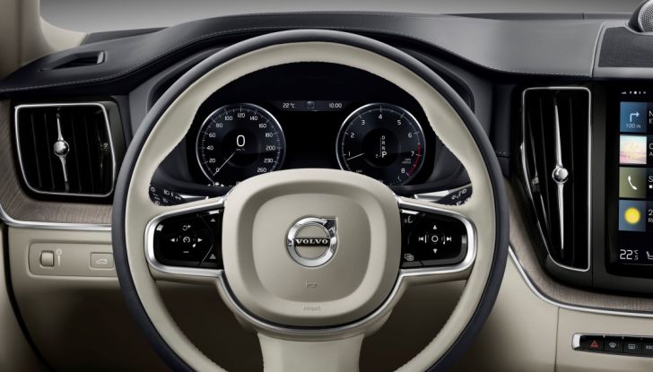 Volvo XC60 2017: Prova su strada, opinioni e prezzi del SUV svedese - Foto 27 di 35