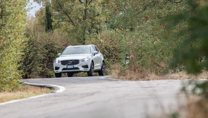 Volvo XC60 2017: Prova su strada, opinioni e prezzi del SUV svedese - Foto 3 di 35