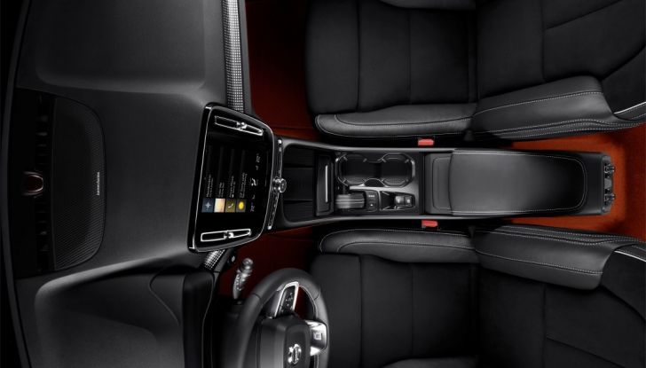 Volvo XC40 2018, arriva il crossover compatto del marchio svedese - Foto 15 di 28