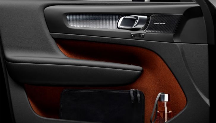 Volvo XC40 2018, arriva il crossover compatto del marchio svedese - Foto 17 di 28