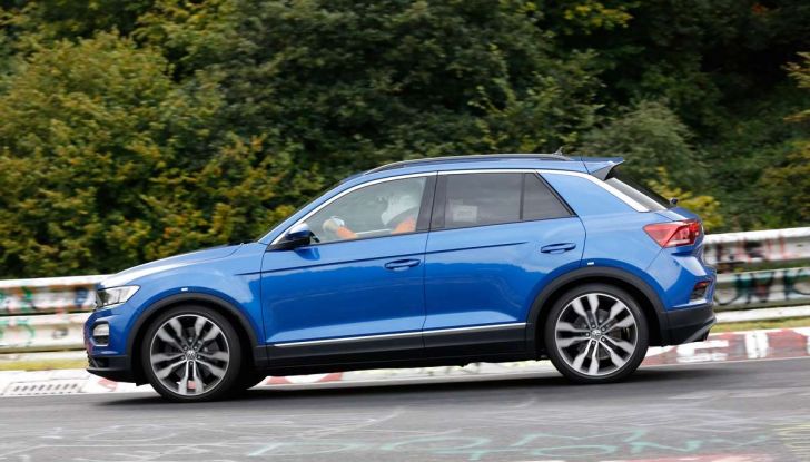 Volkswagen T-Roc R, la versione sportiva del SUV compatto - Foto 8 di 11