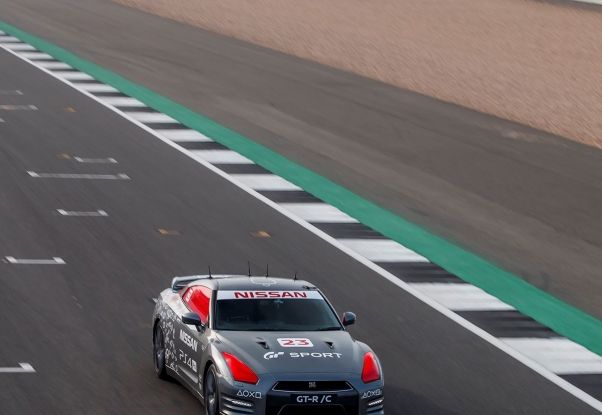 La Nissan GT-R si guida con la Playstation 4 - Foto 7 di 19