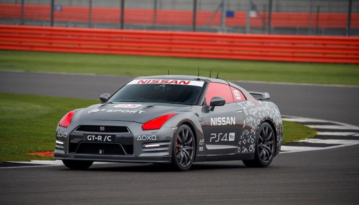 La Nissan GT-R si guida con la Playstation 4 - Foto 10 di 19