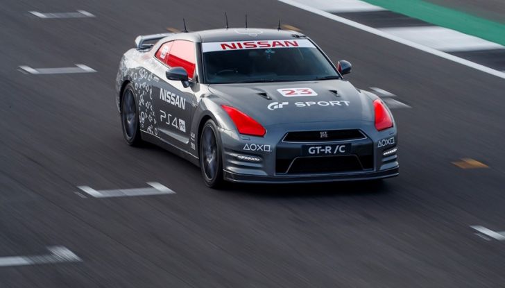 La Nissan GT-R si guida con la Playstation 4 - Foto 11 di 19