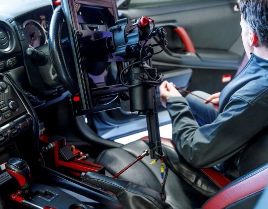 La Nissan GT-R si guida con la Playstation 4 - Foto 3 di 19