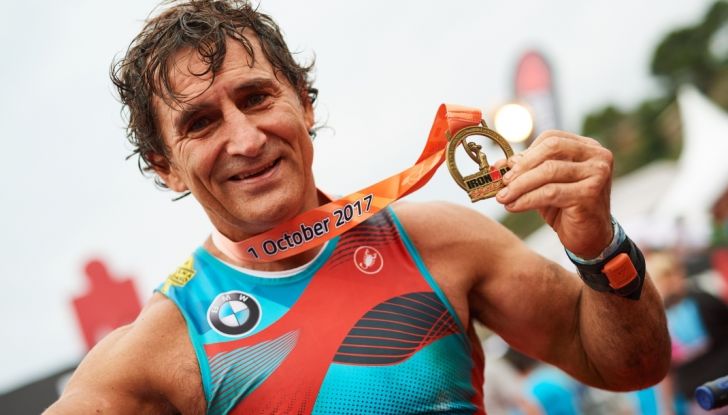 Un fantastico Alex Zanardi sotto le 9 ore all’IronMan di Barcellona - Foto 6 di 12