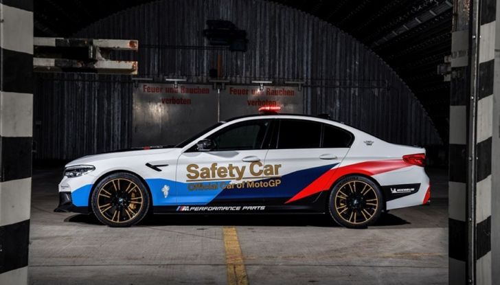La nuova BMW M5 xDrive è Safety Car della MotoGP 2018 - Foto 11 di 16