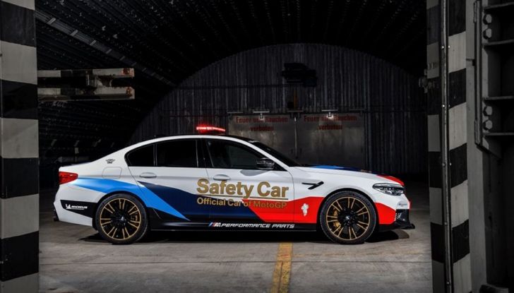 La nuova BMW M5 xDrive è Safety Car della MotoGP 2018 - Foto 12 di 16
