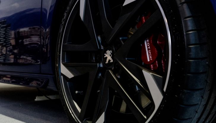 Peugeot 308 GTi By Peugeot Sport: racing puro sulle strade - Foto 9 di 12