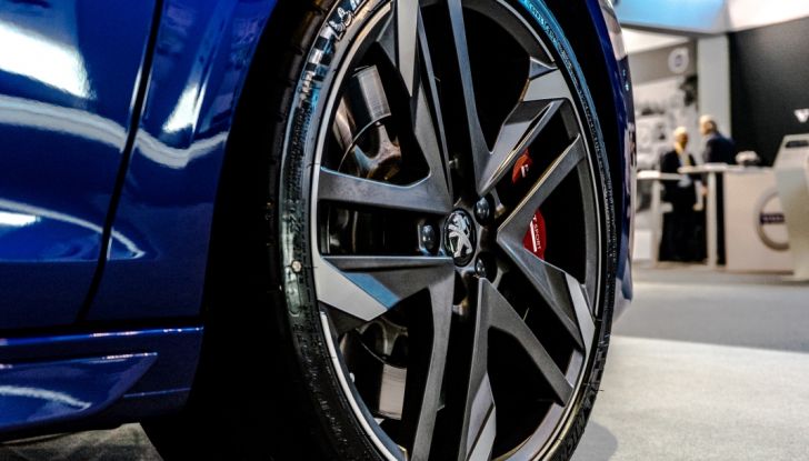 Peugeot 308 GTi By Peugeot Sport: racing puro sulle strade - Foto 3 di 12