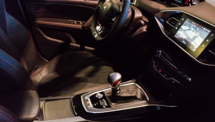 Peugeot 308 GTi By Peugeot Sport: racing puro sulle strade - Foto 8 di 12