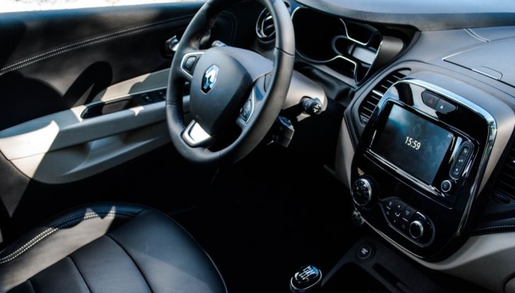 Prova su strada Renault Captur 2017: il crossover agile e spigliato - Foto 21 di 37