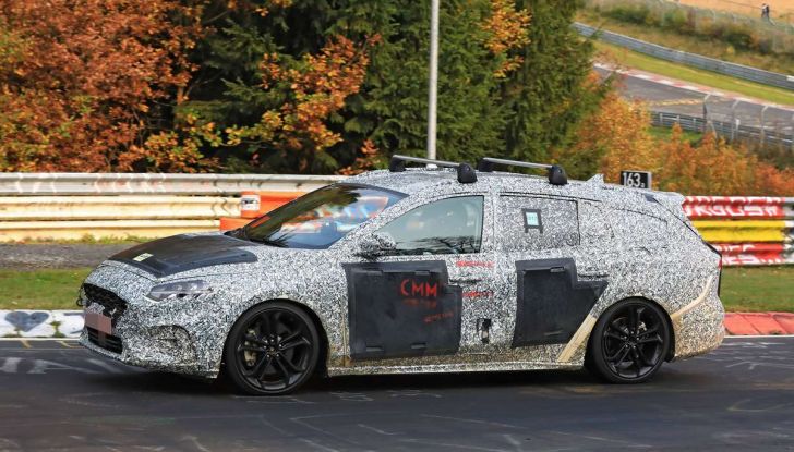 Ford Focus Station Wagon 2018, ultimi test drive in vista del debutto - Foto 14 di 16