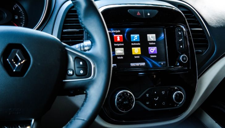 Prova su strada Renault Captur 2017: il crossover agile e spigliato - Foto 34 di 37