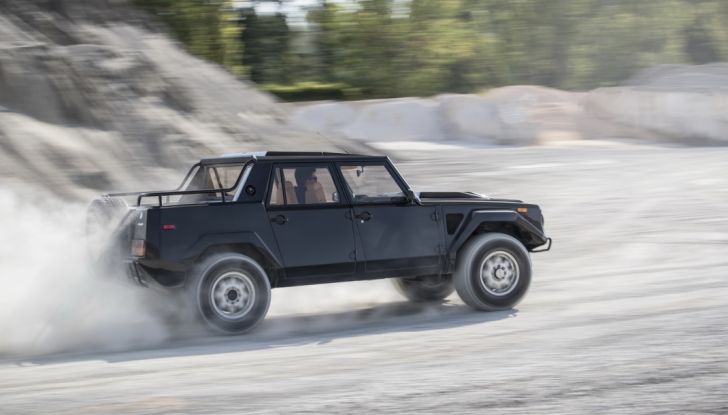 Il ritorno del Lamborghini LM002 in attesa del SUV Urus - Foto 27 di 27