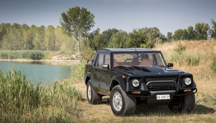 Il ritorno del Lamborghini LM002 in attesa del SUV Urus - Foto 18 di 27