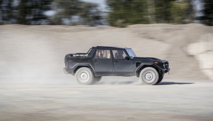 Il ritorno del Lamborghini LM002 in attesa del SUV Urus - Foto 9 di 27