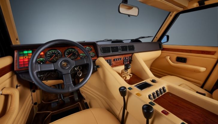 Il ritorno del Lamborghini LM002 in attesa del SUV Urus - Foto 14 di 27