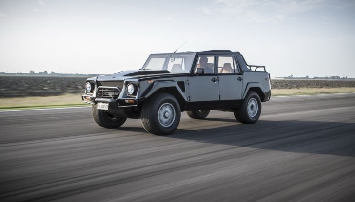 Il ritorno del Lamborghini LM002 in attesa del SUV Urus - Foto 23 di 27