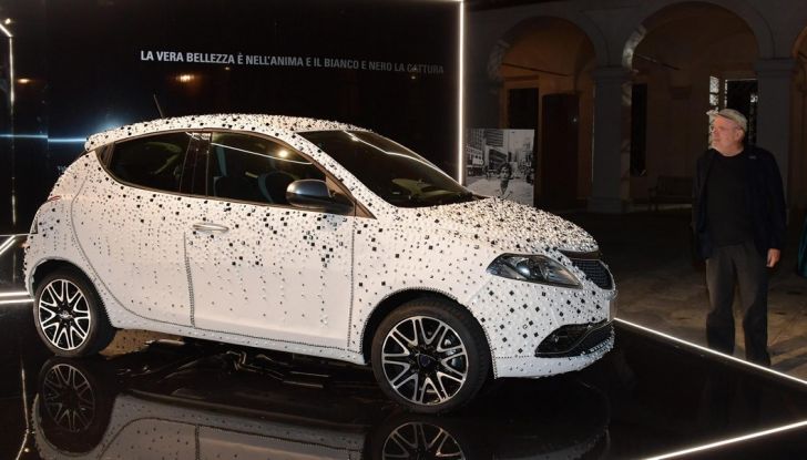 Lancia Ypsilon, la fashion car ruba la scena alla mostra di Peter Lindbergh - Foto 3 di 7