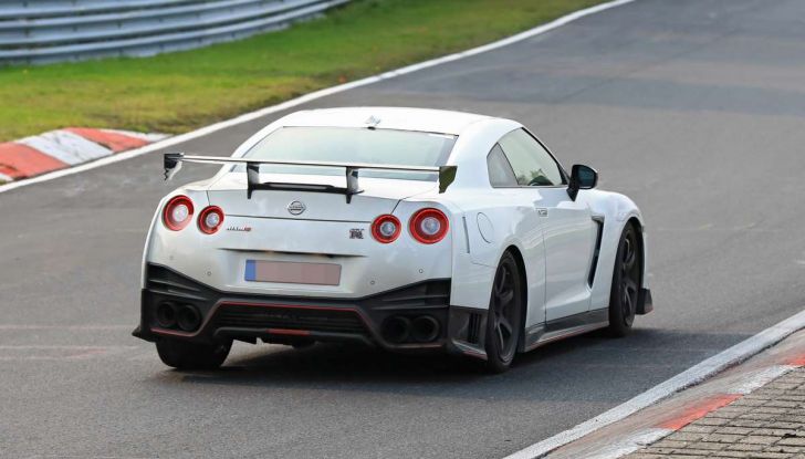 Nissan GT-R Nismo MY 2018, collaudi e ultimi test su pista - Foto 8 di 23