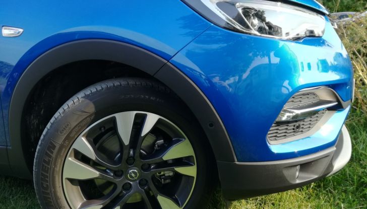 Opel Grandland X: test drive, caratteristiche e prezzi del crossover polivalente - Foto 13 di 25