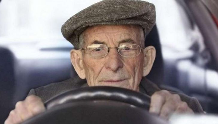 Patente auto: in Italia oltre 60mila novantenni al volante - Foto 2 di 5