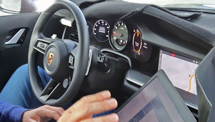 Porsche 911 2019, foto spia della futura generazione - Foto 4 di 12